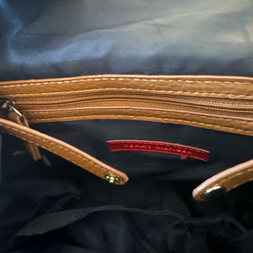Tommy Hilfiger Signature ‎ Logo Backpack With Vegan Leather Trim | 12" X 10" - Picture 16 of 16